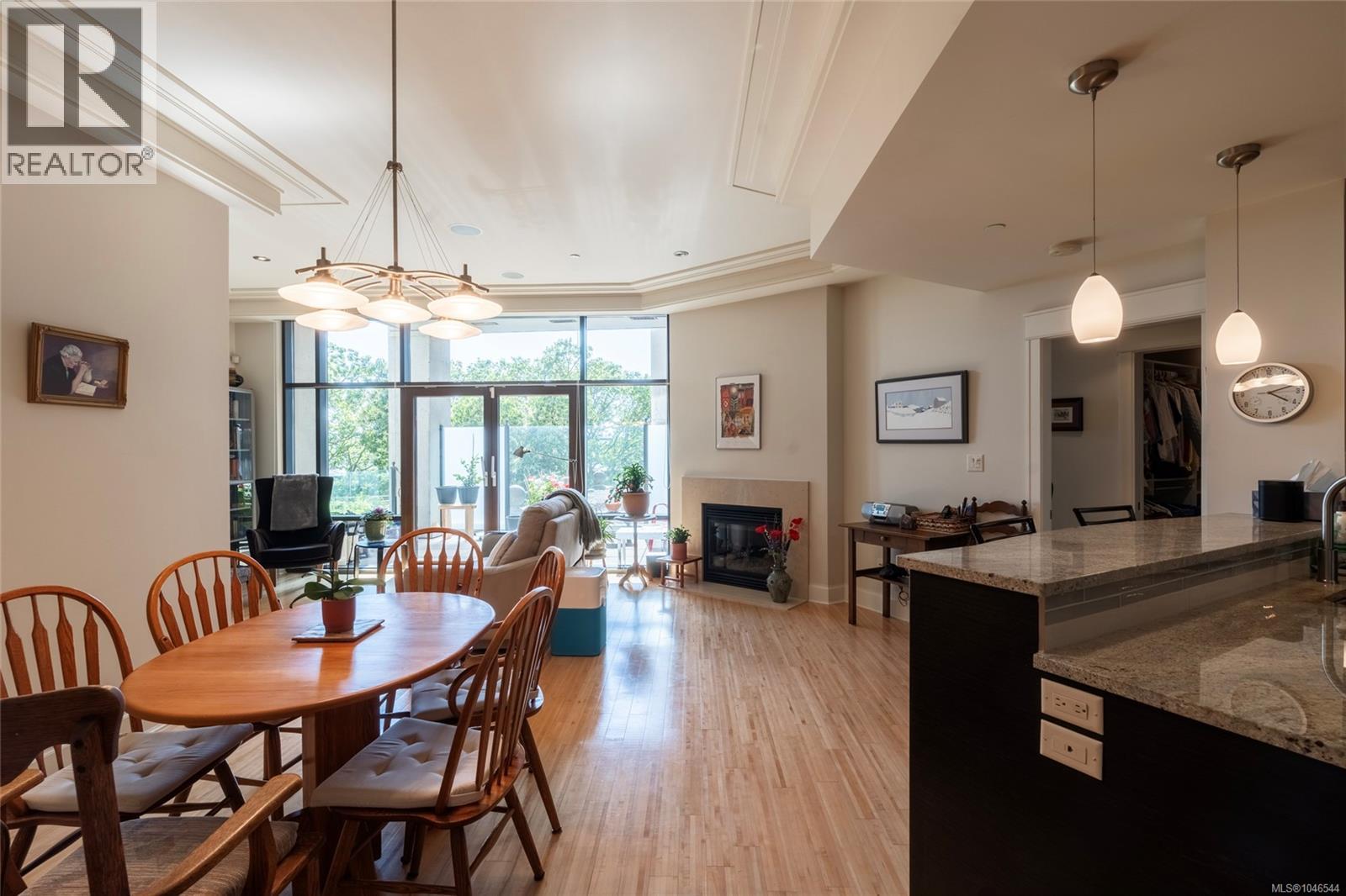 106 847 Dunsmuir Rd, Esquimalt