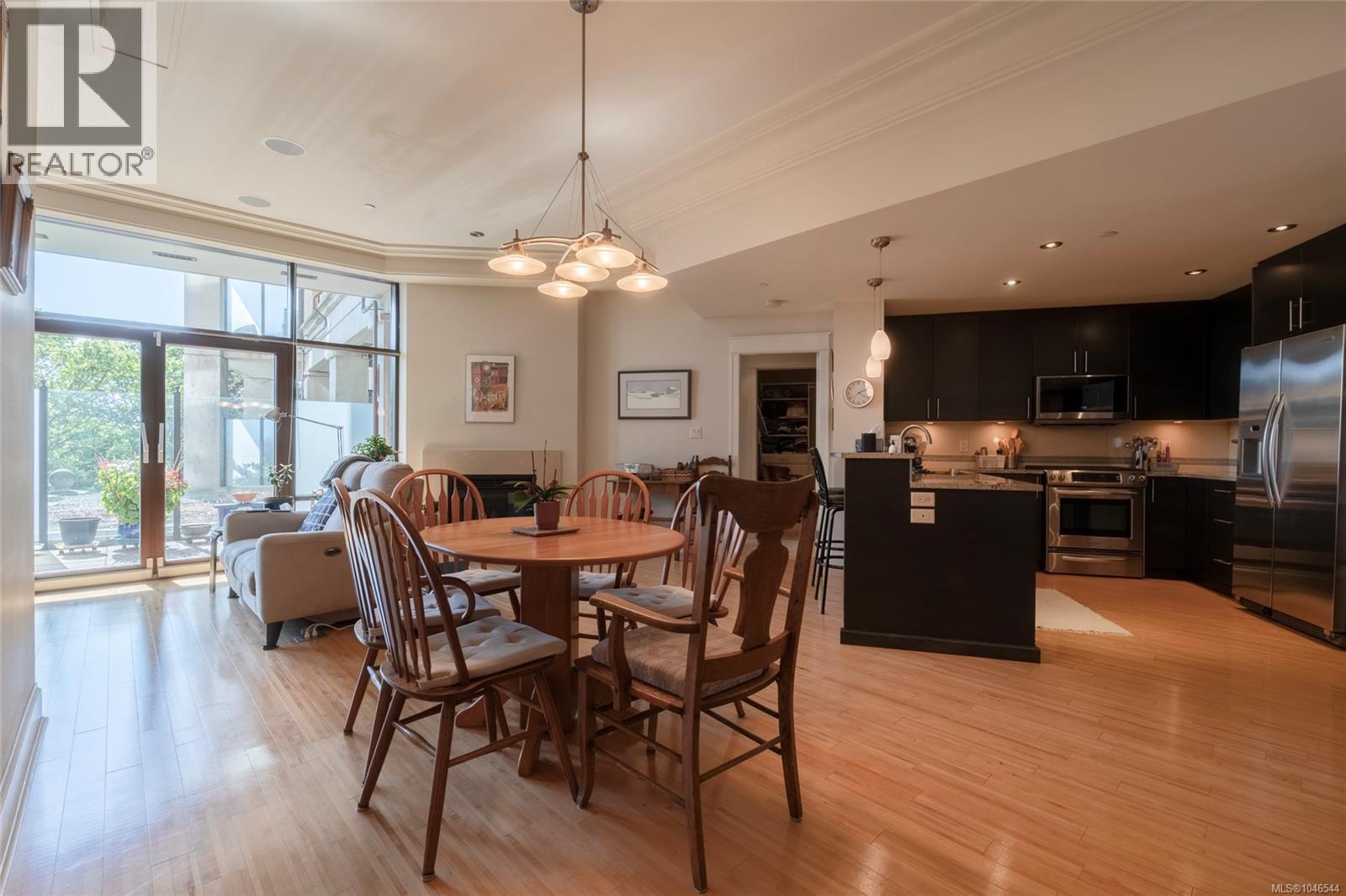106 847 Dunsmuir Rd, Esquimalt