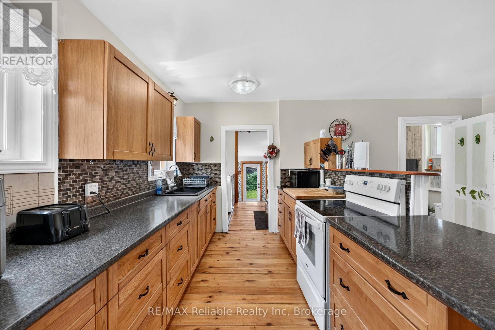 32 RATTENBURY STREET W - Image 4