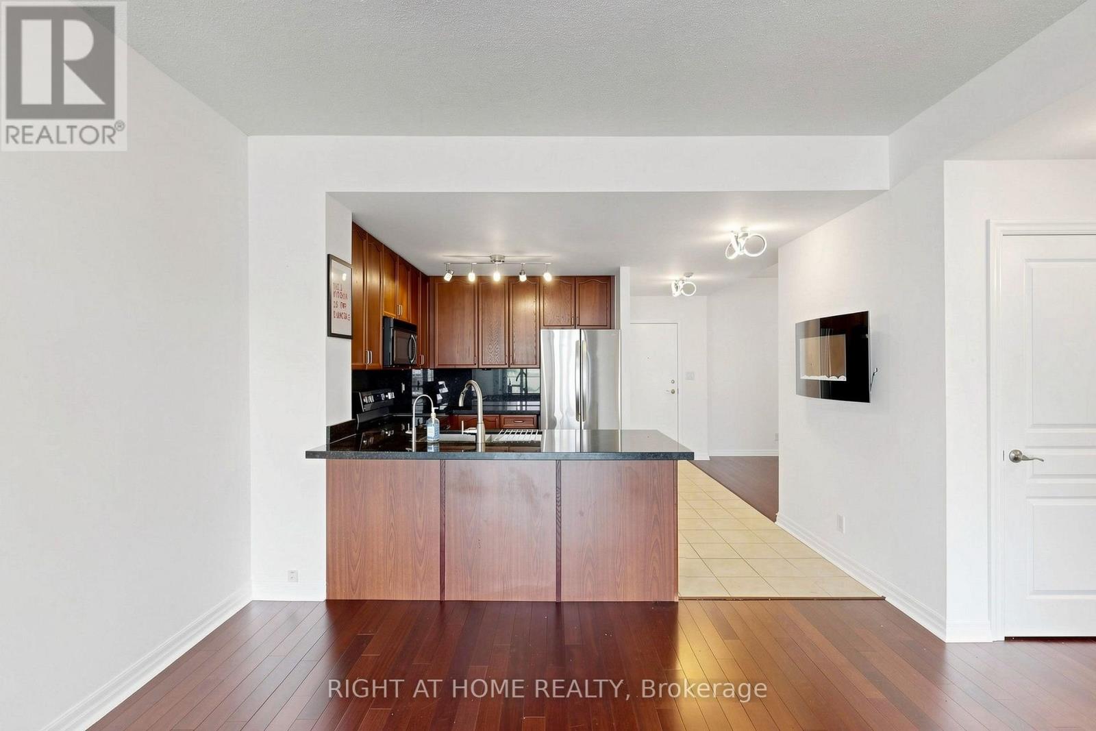 #408 70 PORT STREET E - 13