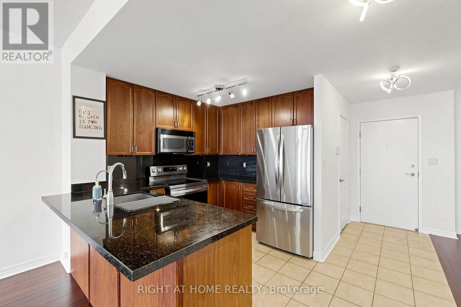 #408 70 PORT STREET E - 14