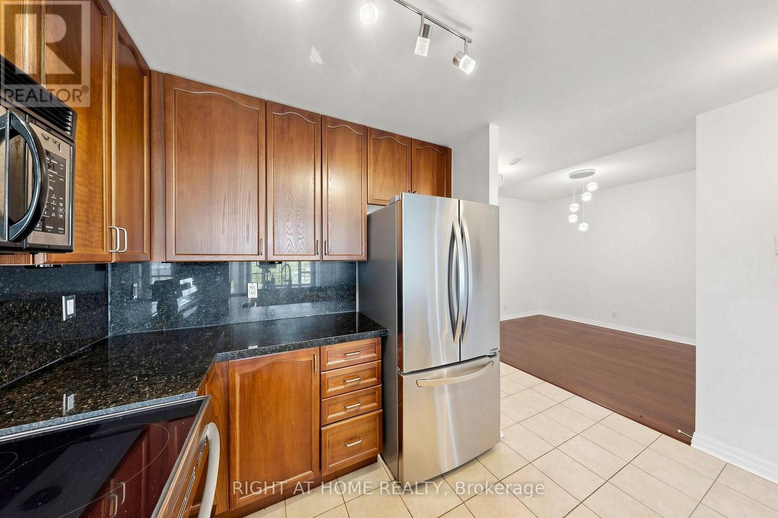 #408 70 PORT STREET E - 16