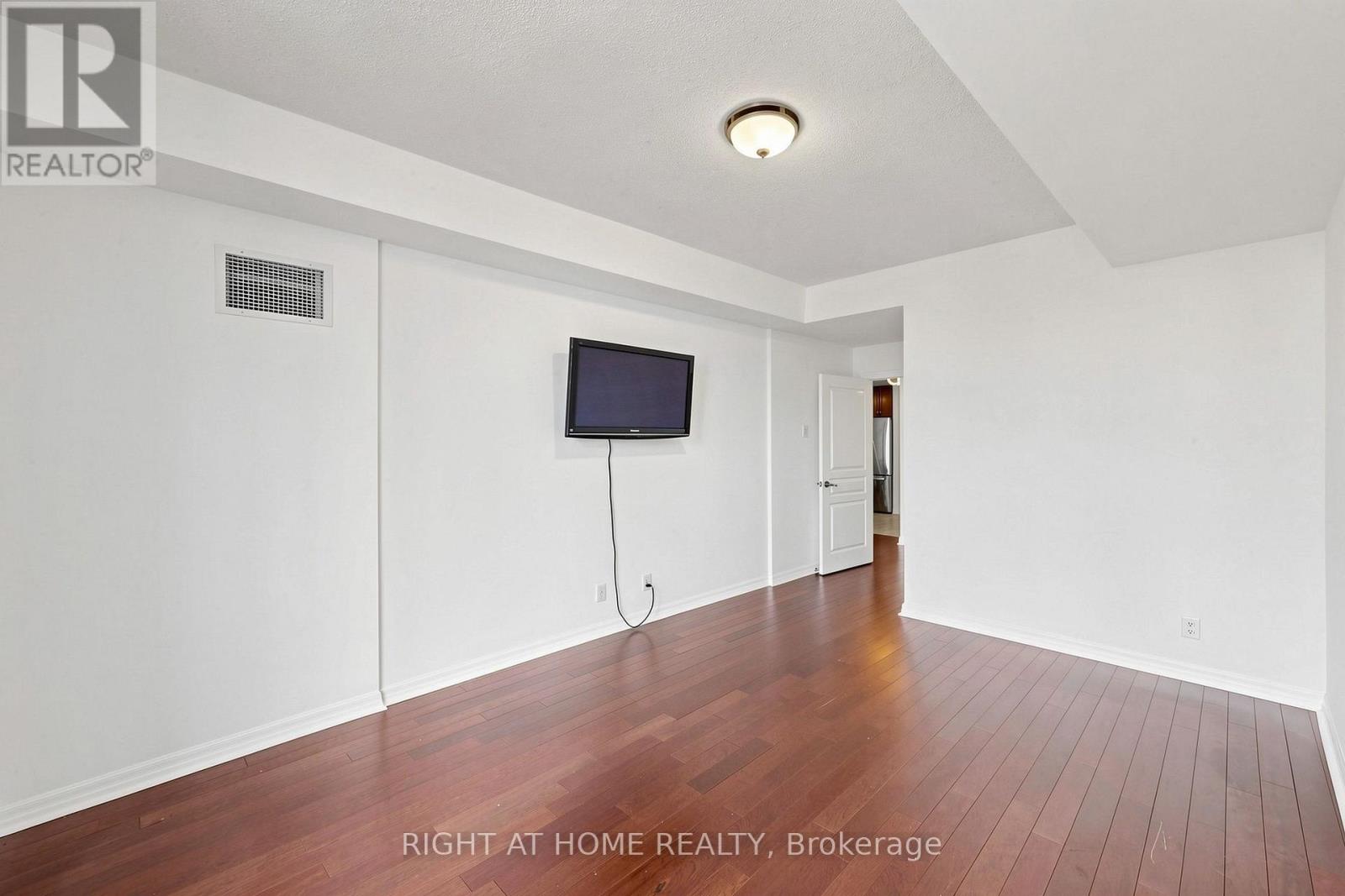 #408 70 PORT STREET E - 24