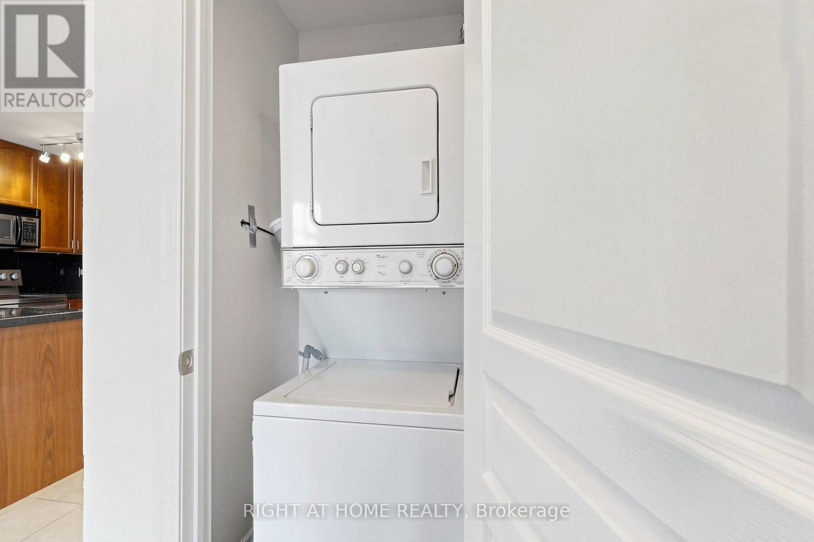 #408 70 PORT STREET E - 27