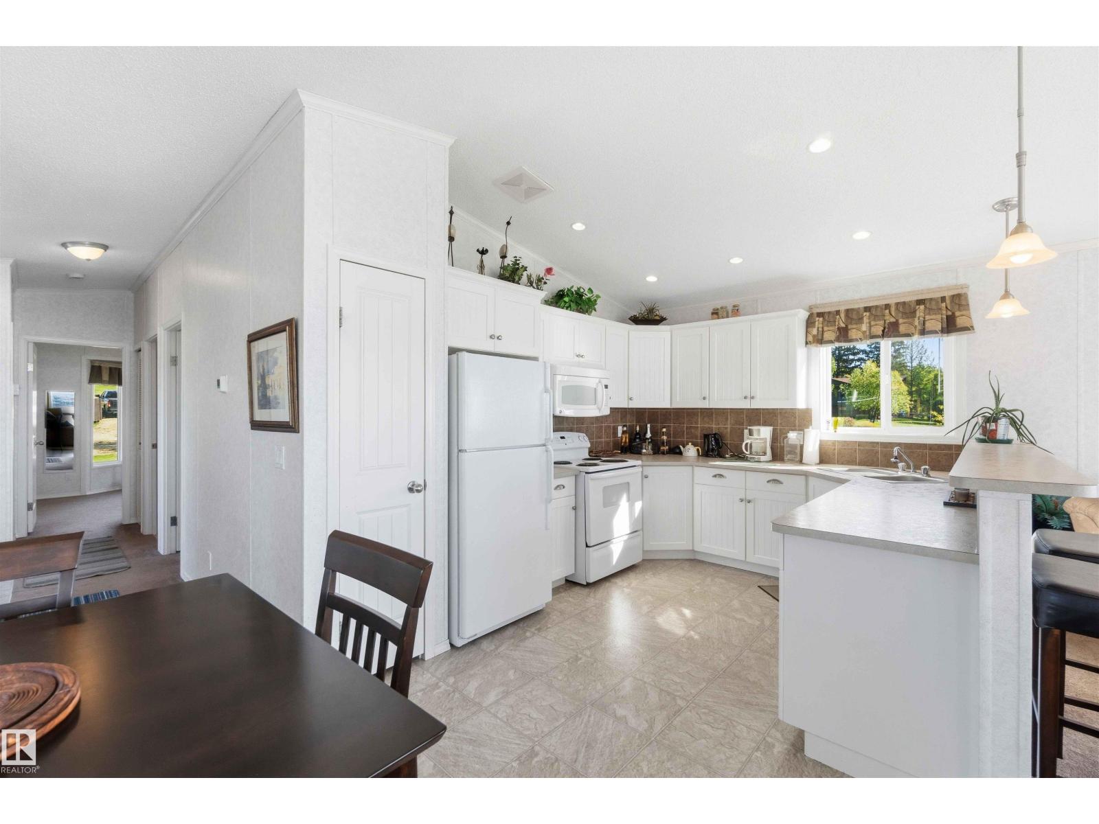 7 53117 Hwy 31 - 17