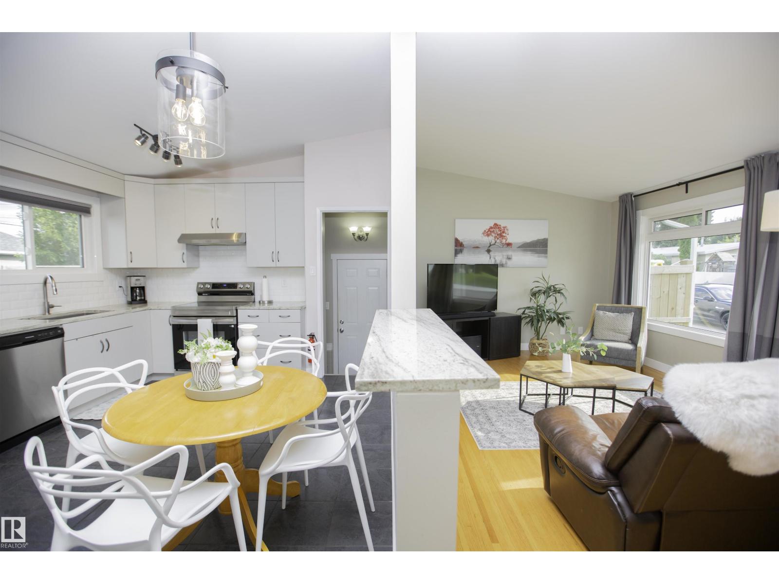 9107 58 Street NW - Photo 7