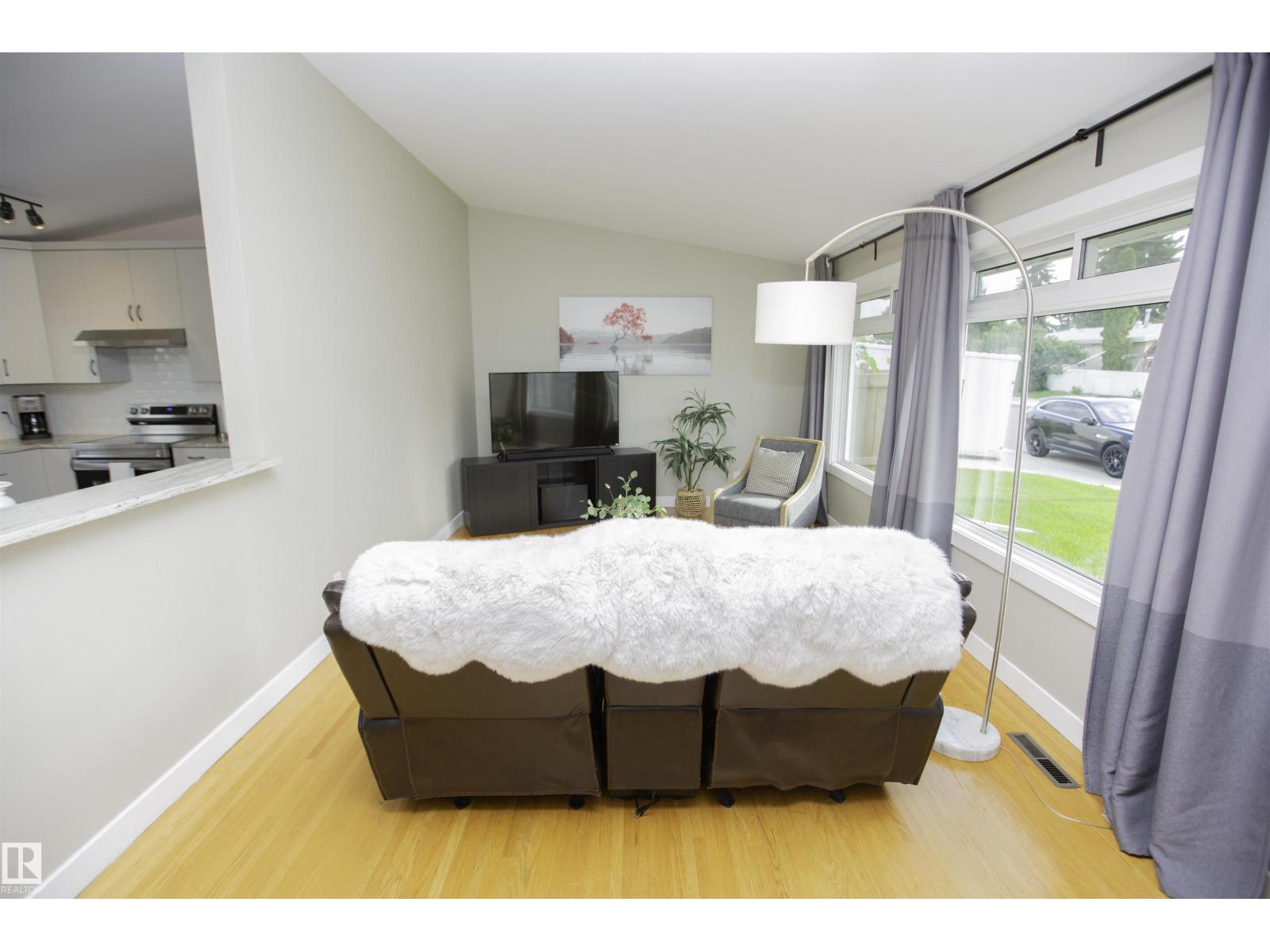 9107 58 ST NW, Ottewell, Edmonton photo 4