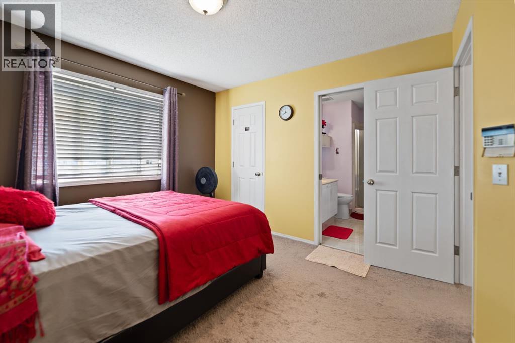 221 Tarington Close NE - 26
