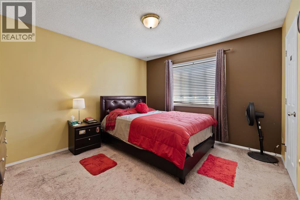 221 Tarington Close NE - 25