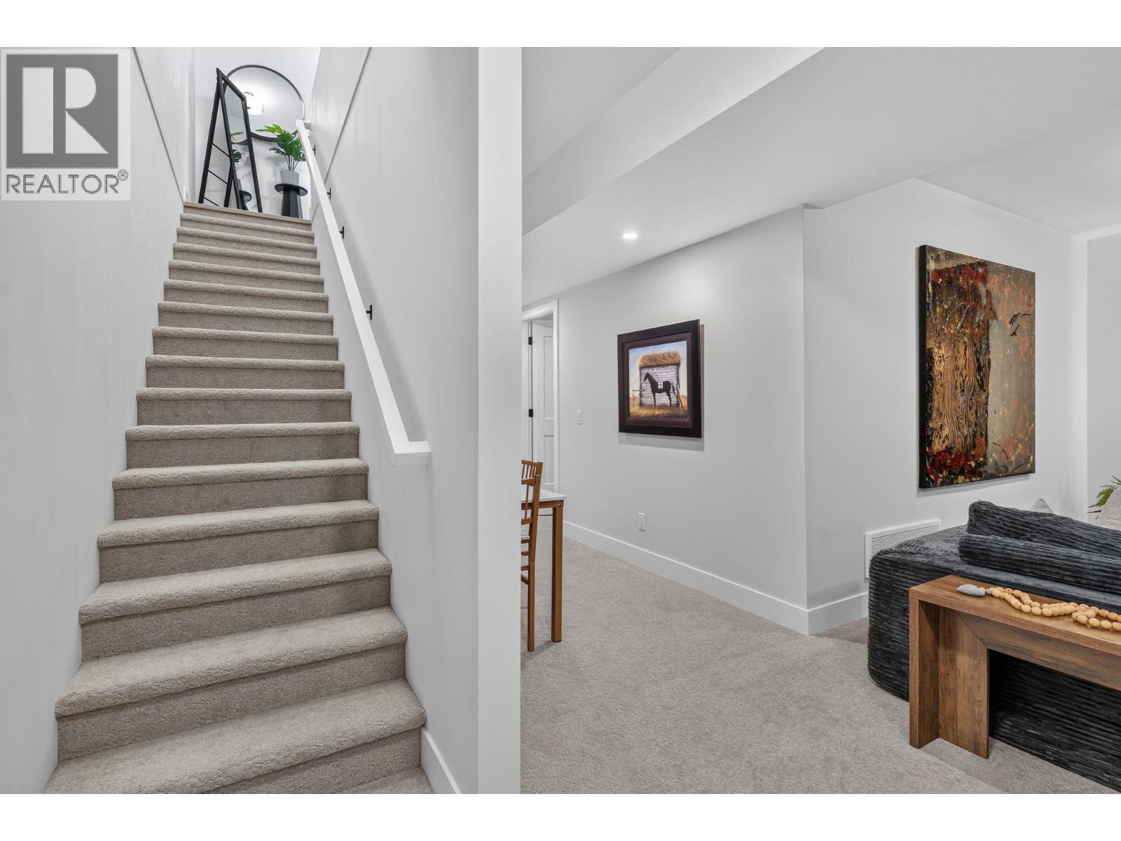 1871 Viewpoint Crescent - Image 35