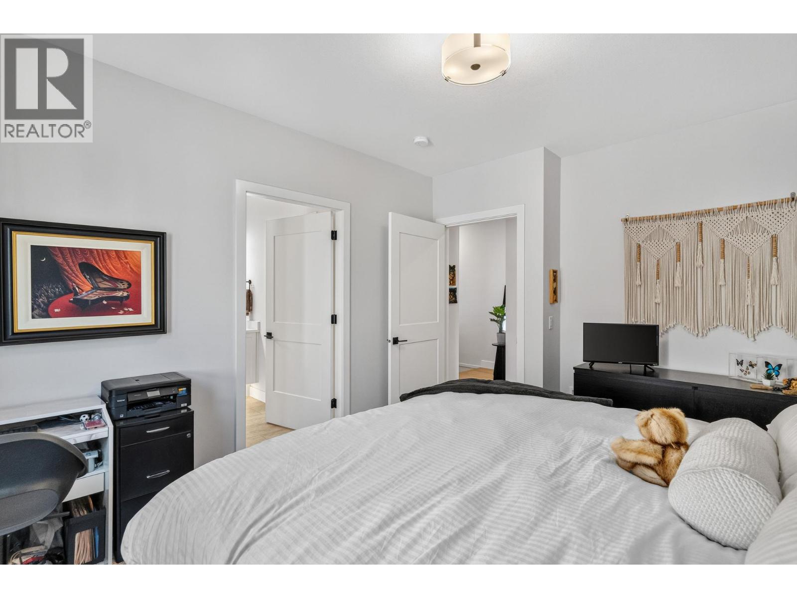 1871 Viewpoint Crescent - 29