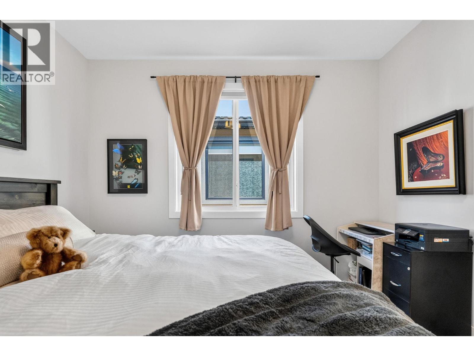 1871 Viewpoint Crescent - 28