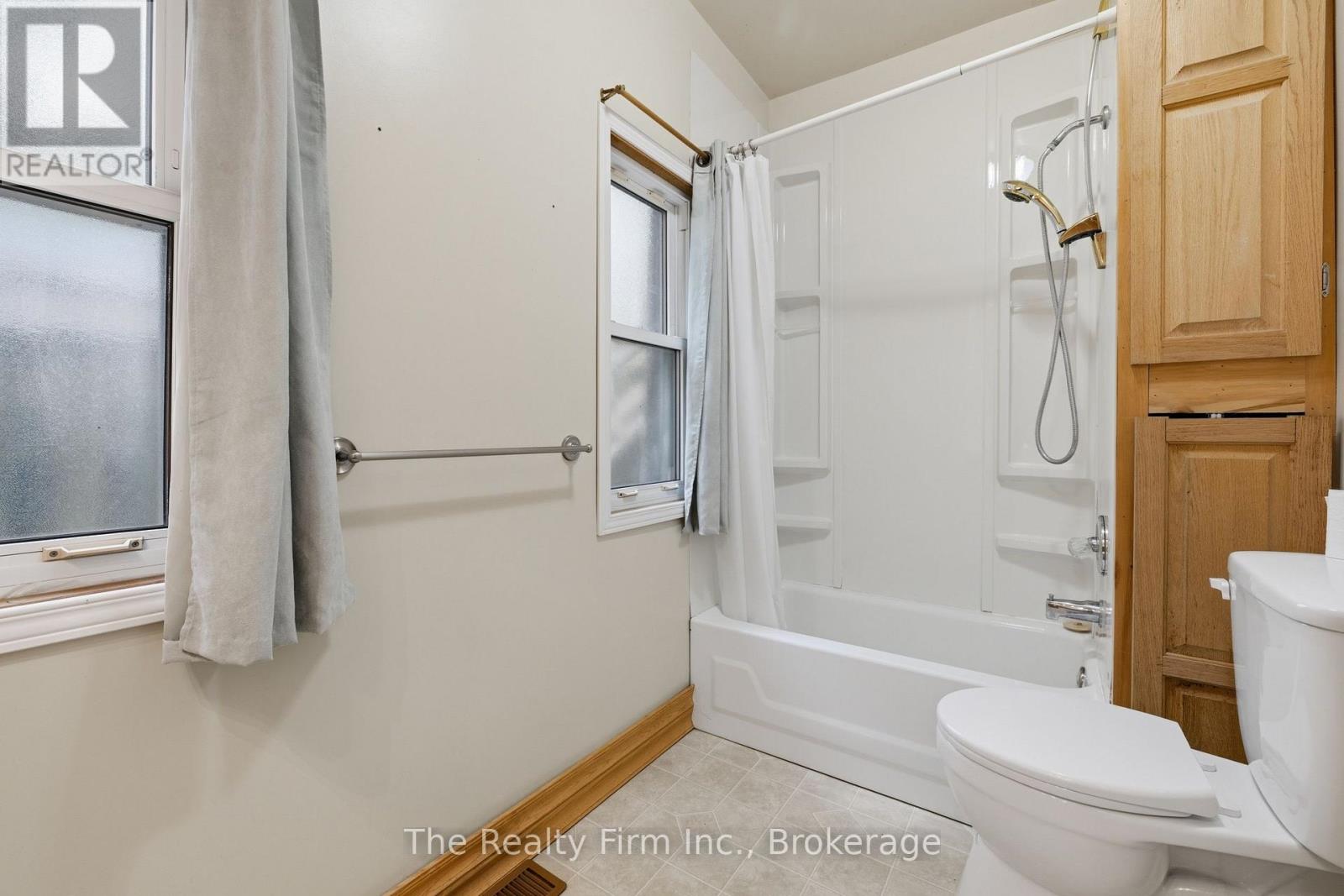 17 DOUGLAS STREET - Image 13