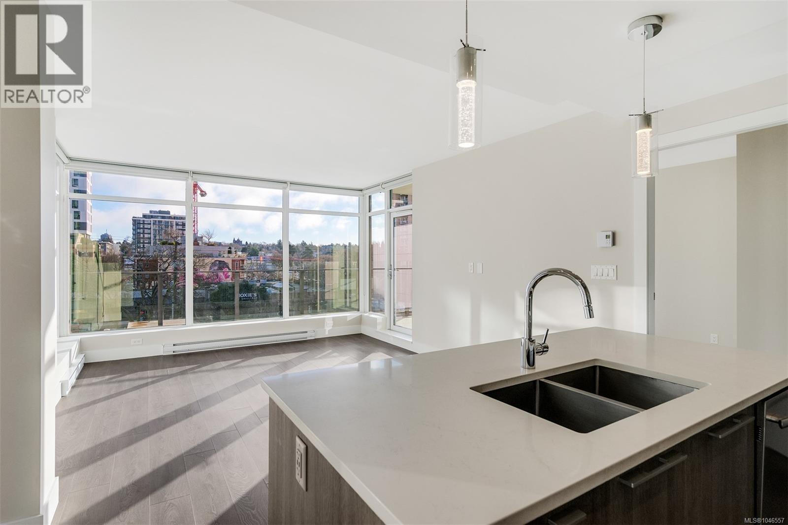 406 960 Yates St, Victoria
