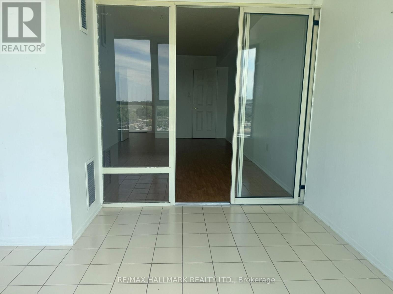 #1105 3231 EGLINTON AVENUE E - 15