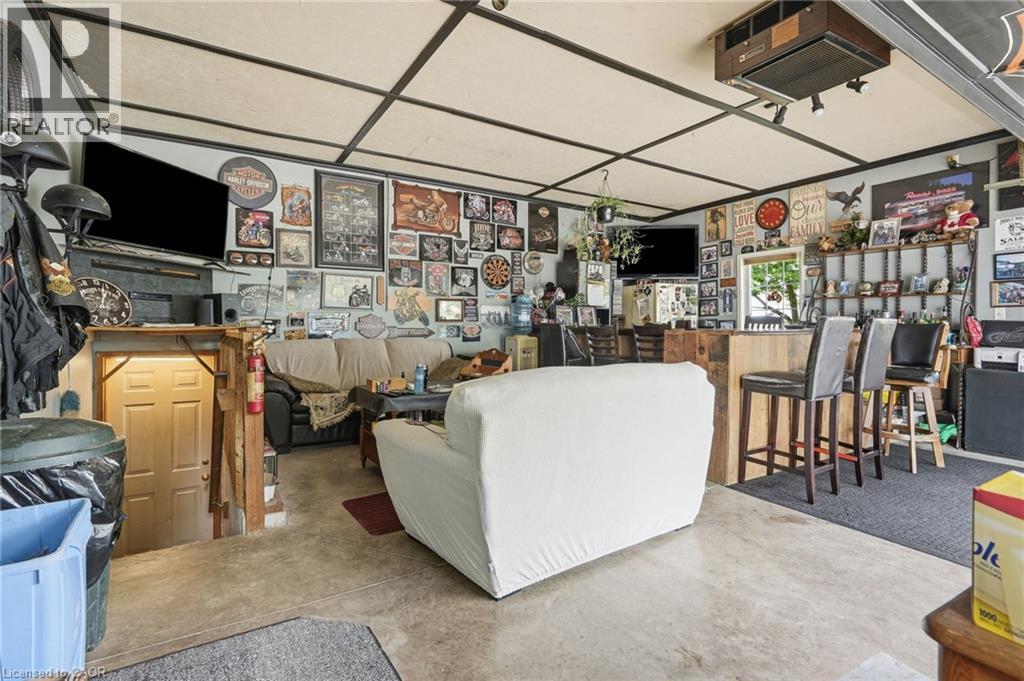 3557 GRIMSBY Road - 23