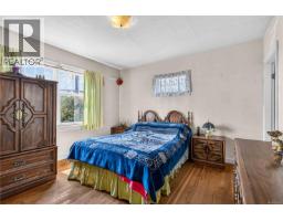 3441 Lovat Ave, Saanich, BC V8X1T8 Photo 21