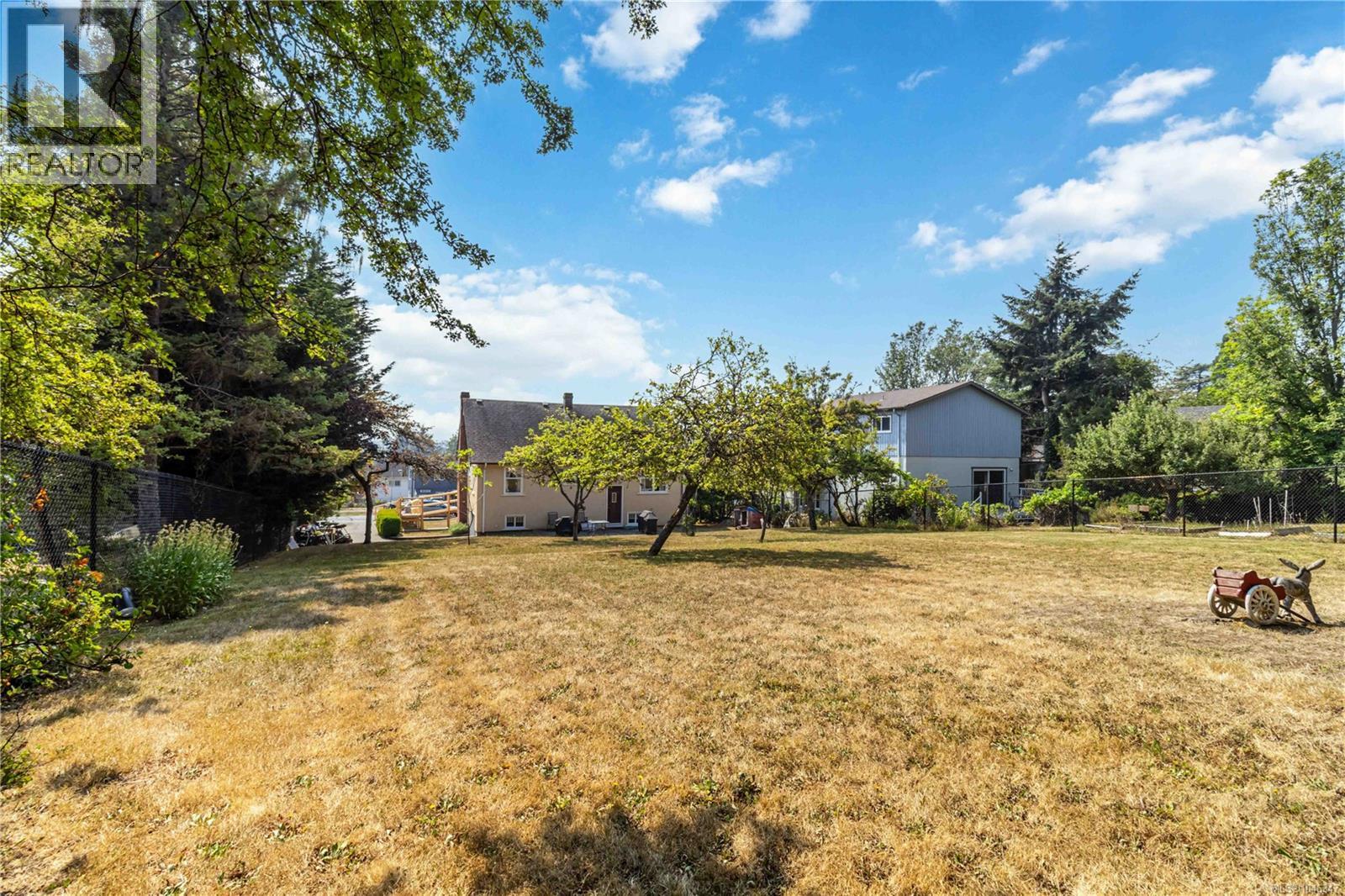 3441 Lovat Ave - 33