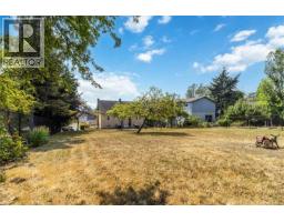 3441 Lovat Ave, Saanich, BC V8X1T8 Photo 33