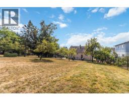 3441 Lovat Ave, Saanich, BC V8X1T8 Photo 32