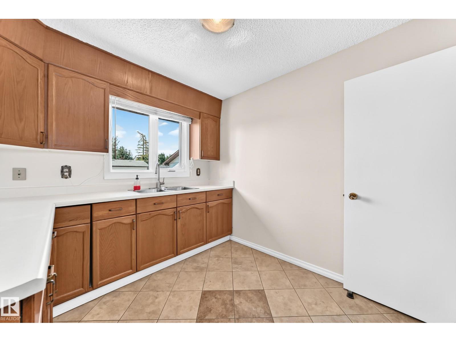 7215 144 AV NW - 17