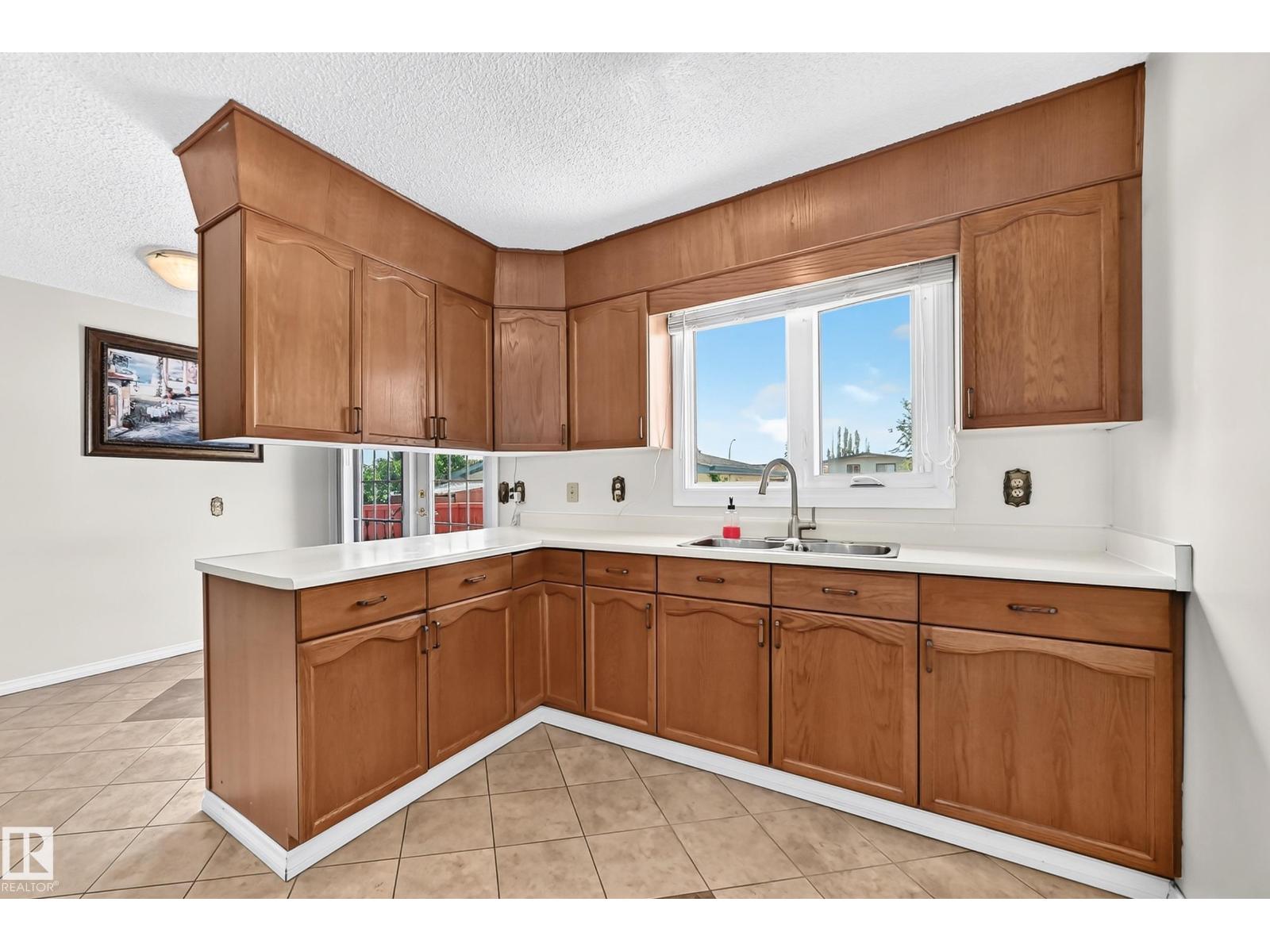 7215 144 AV NW - 18