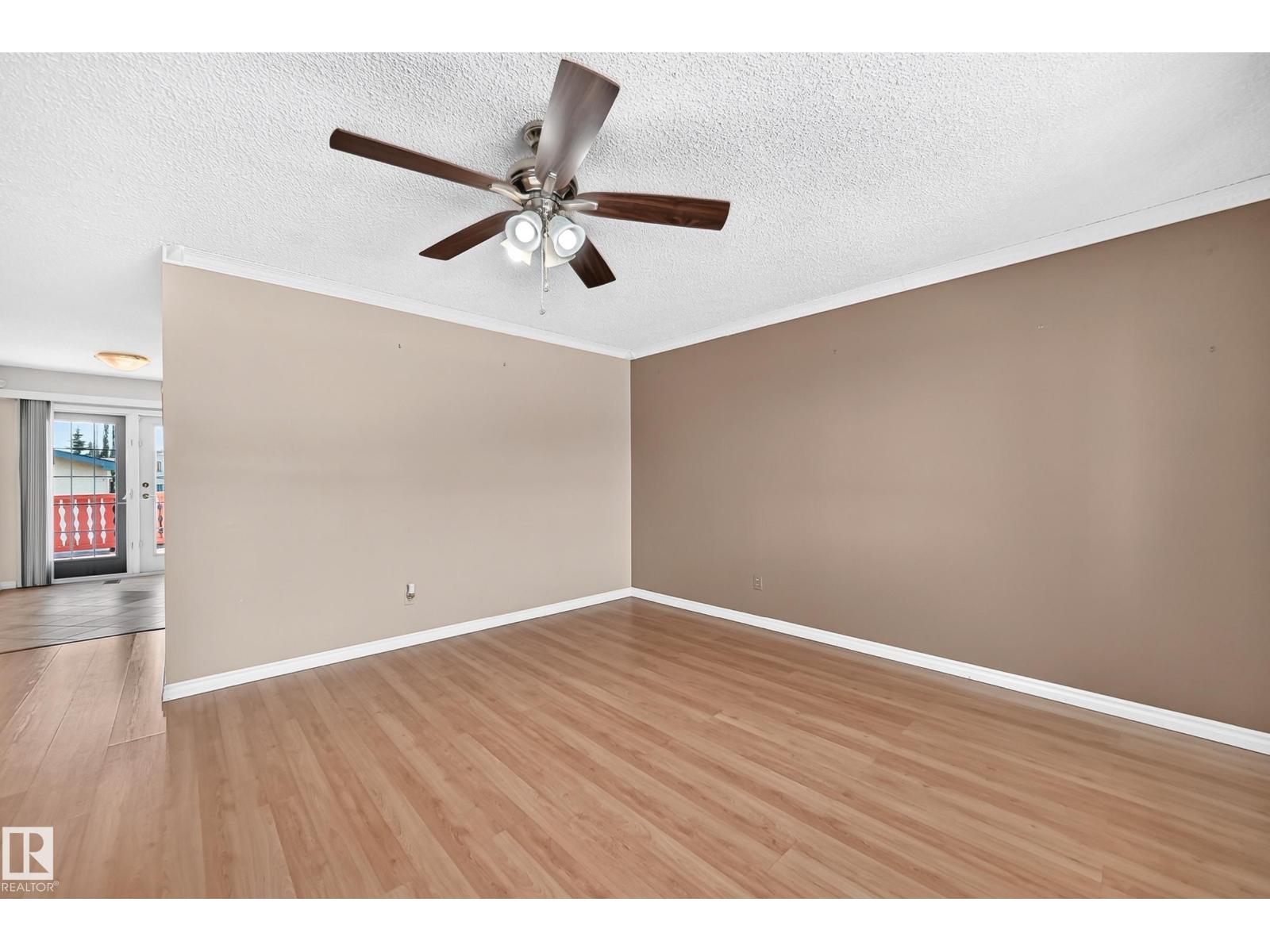 7215 144 AV NW - 9