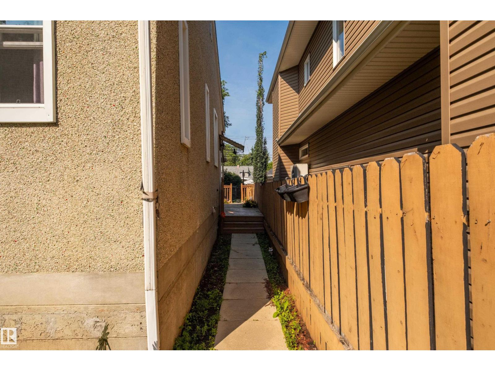 8850 89 Street NW - Photo 29