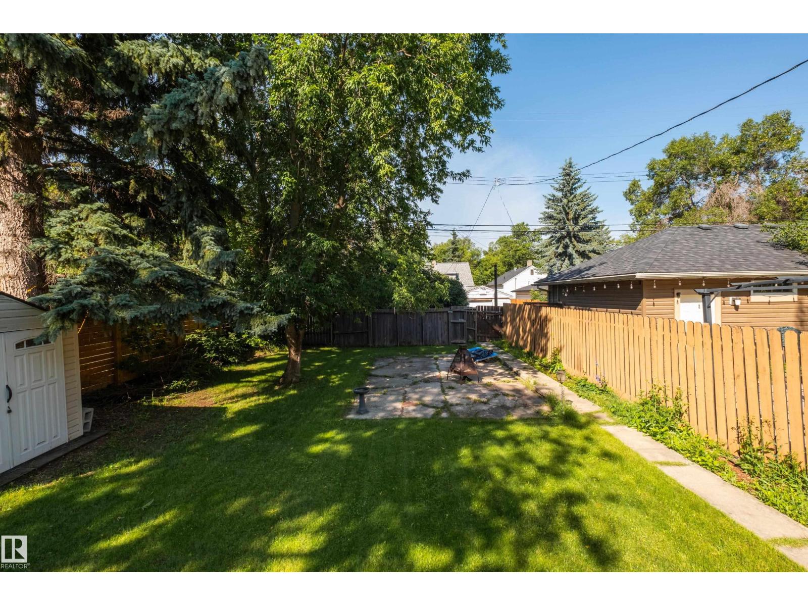8850 89 Street NW - Photo 33