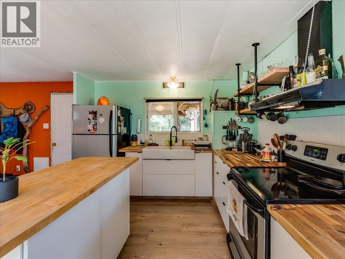 8864 SLOCAN S Road - 16