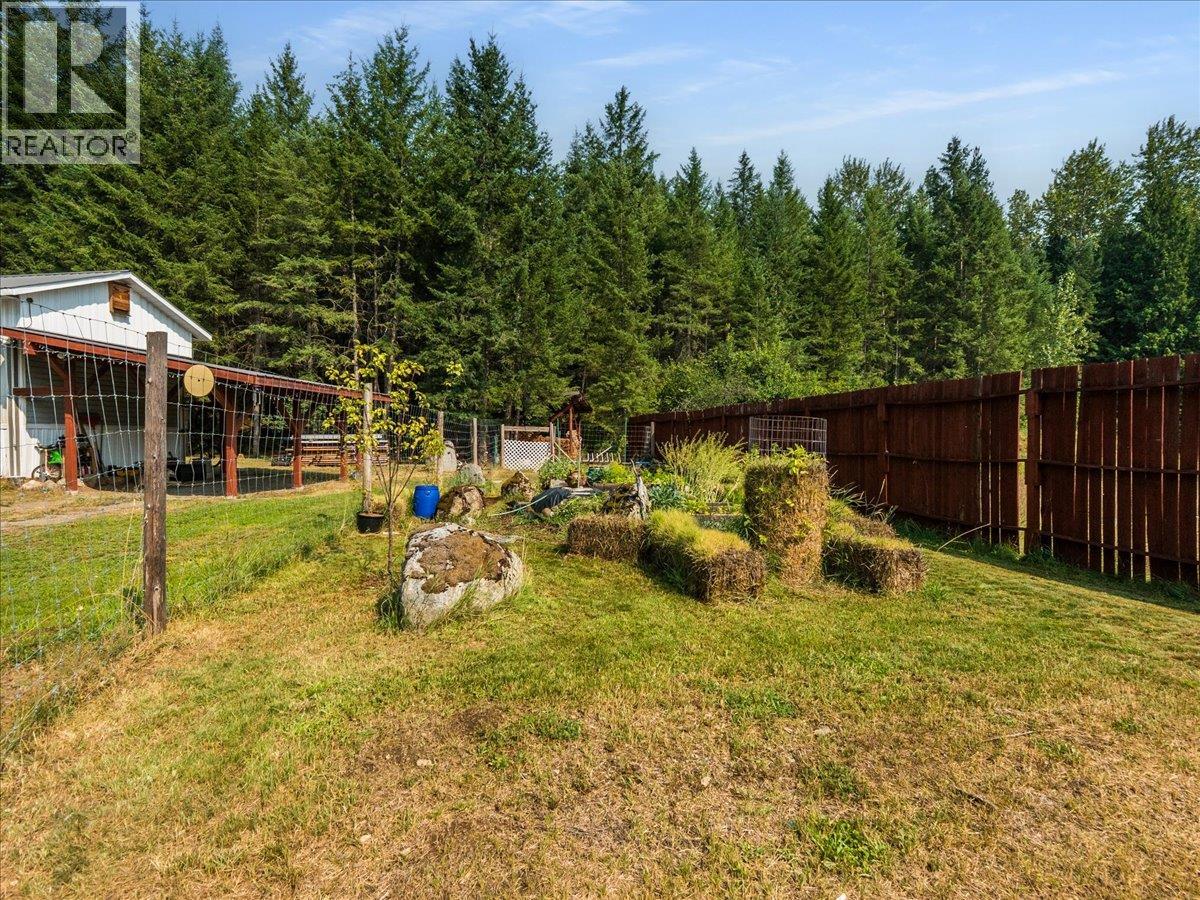 8864 SLOCAN S Road - 46