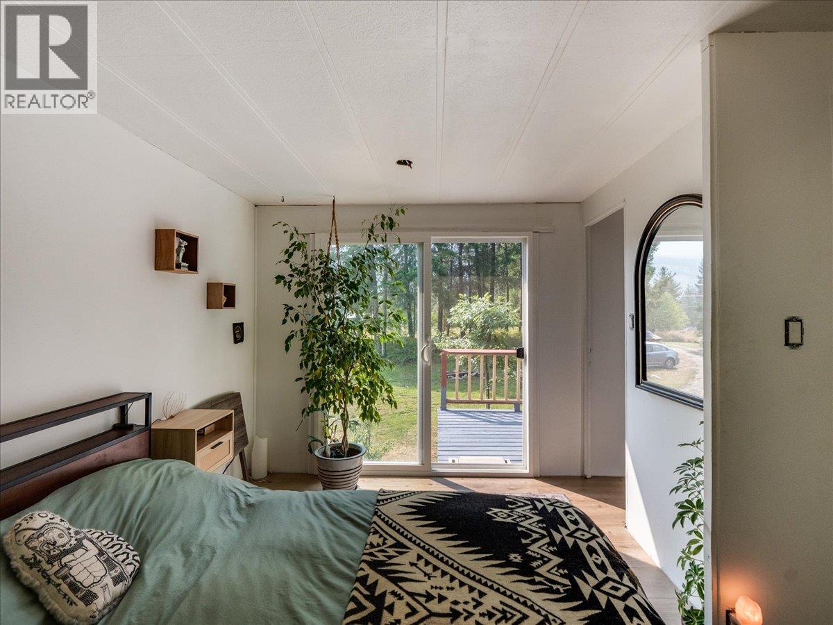 8864 SLOCAN S Road - 27