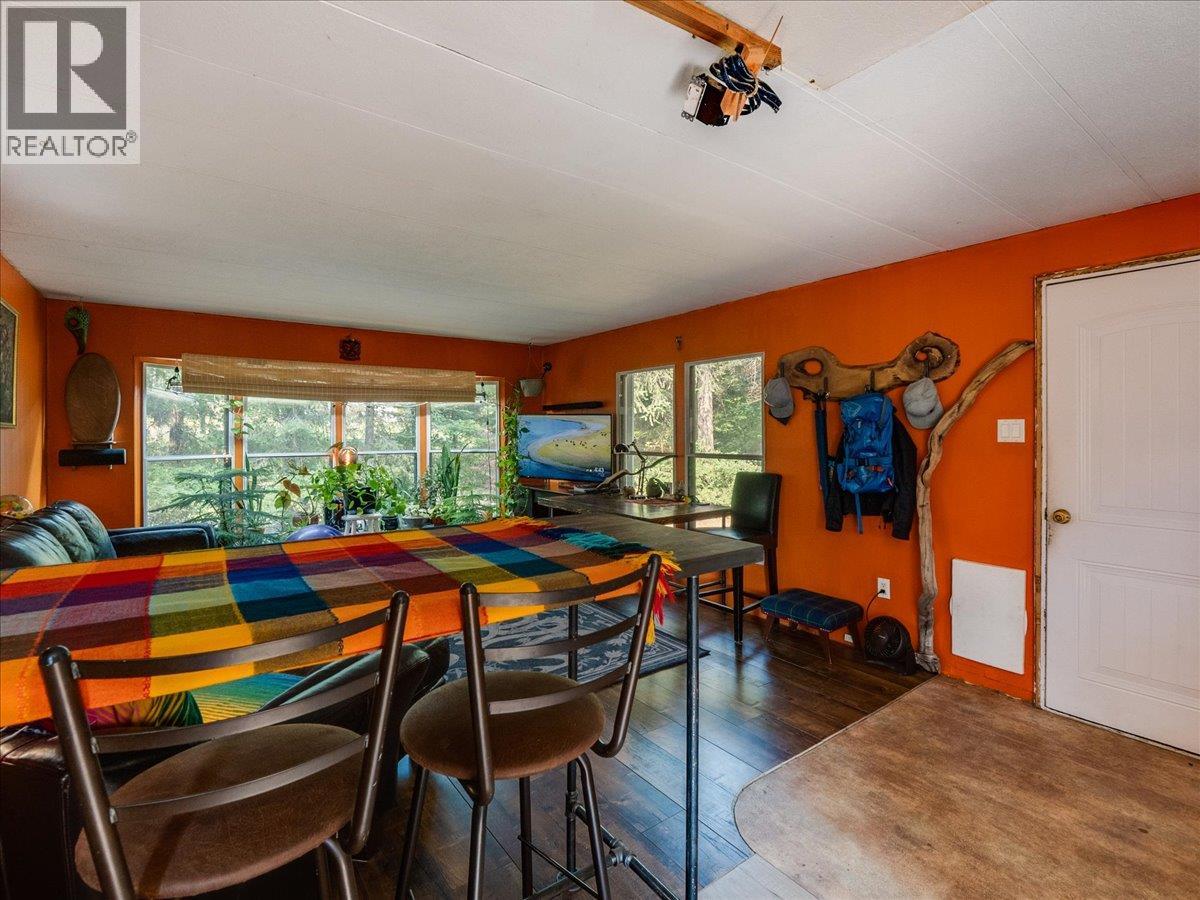 8864 SLOCAN S Road - 11