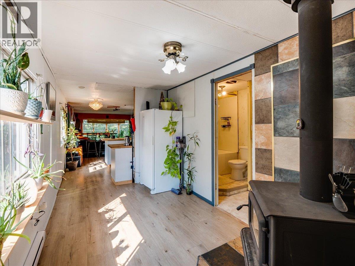 8864 SLOCAN S Road - 23