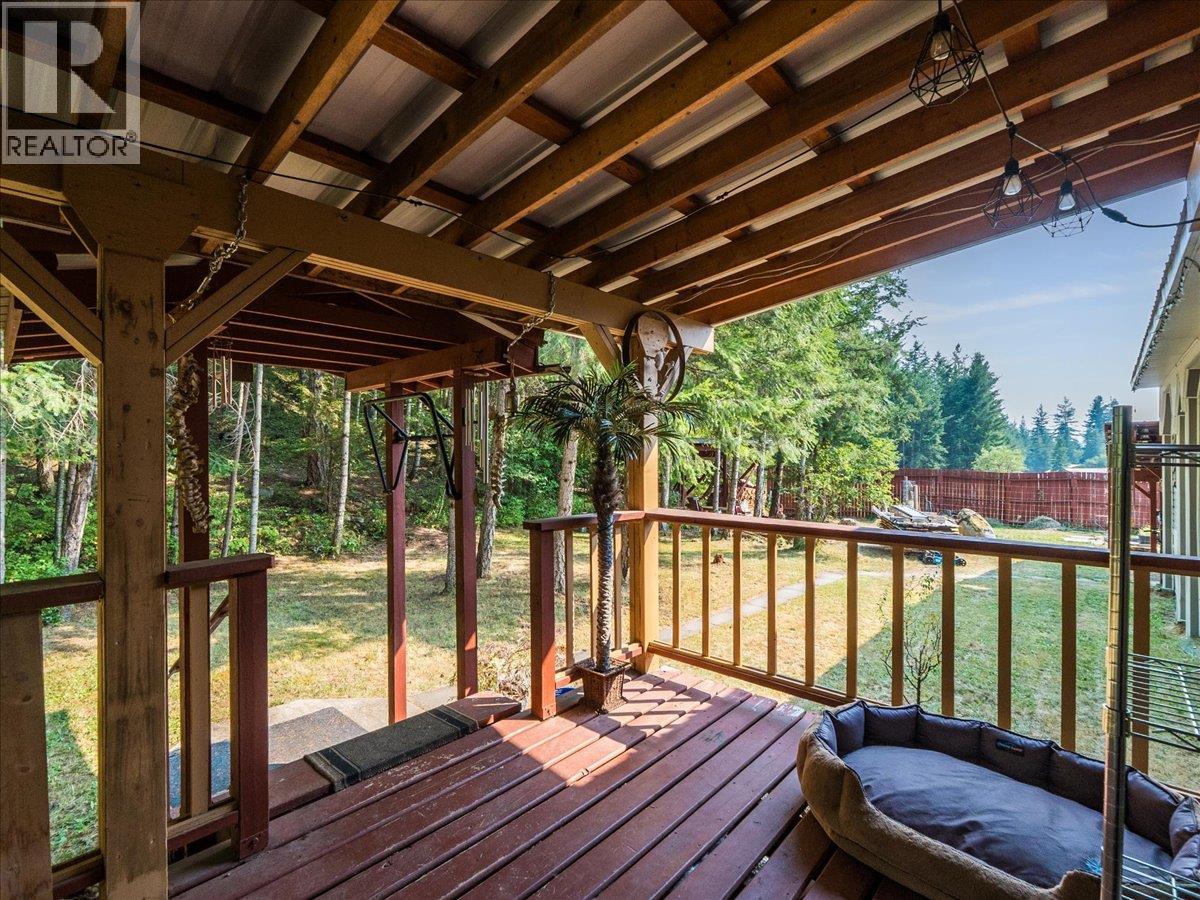 8864 SLOCAN S Road - 52