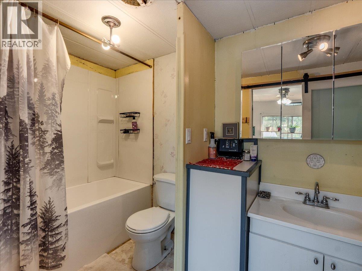 8864 SLOCAN S Road - 19