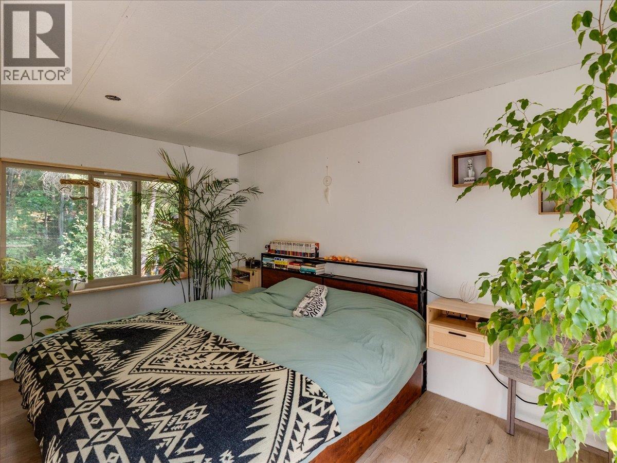 8864 SLOCAN S Road - 30