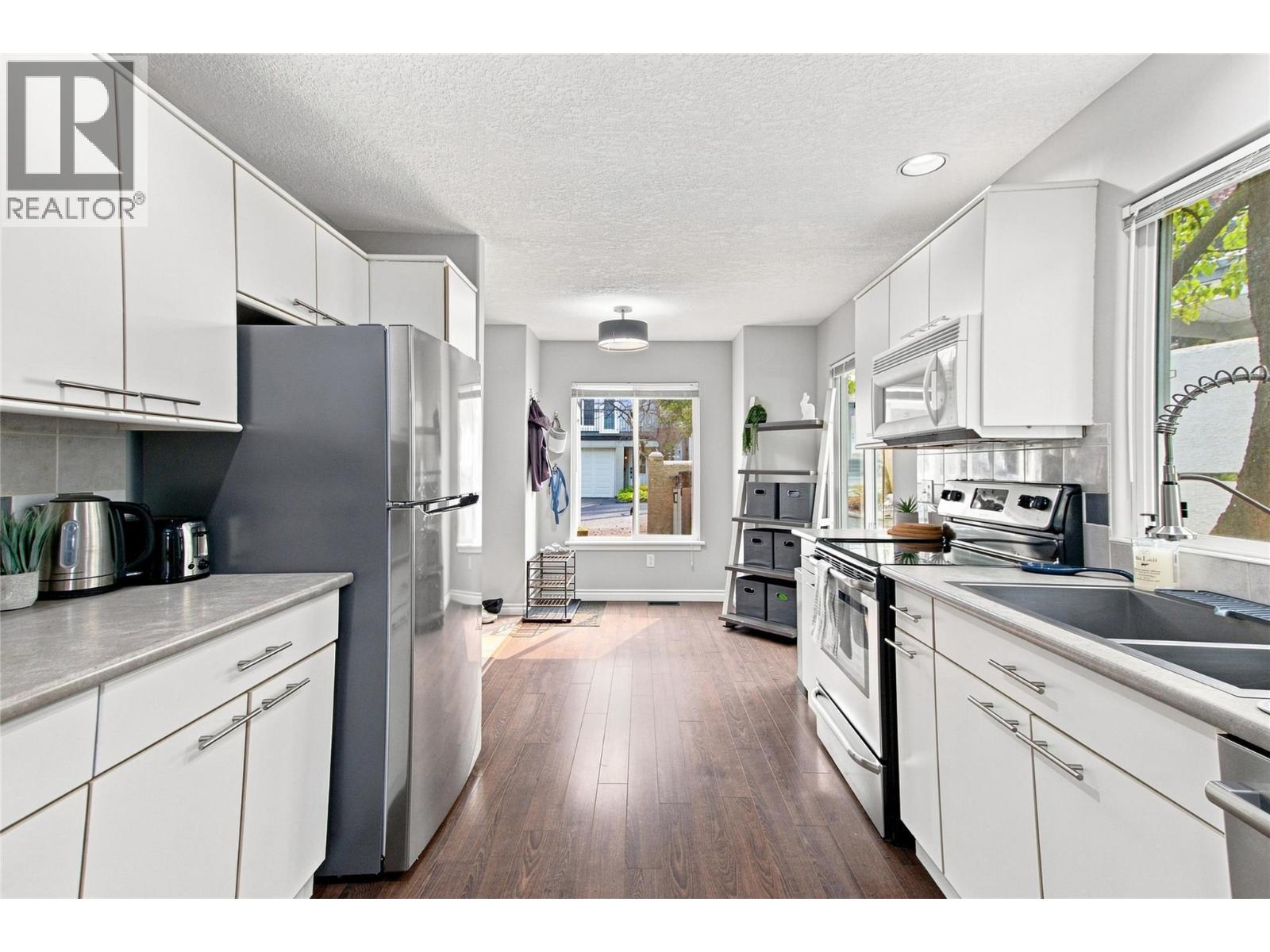 #7 411 ABERDEEN Drive - 18