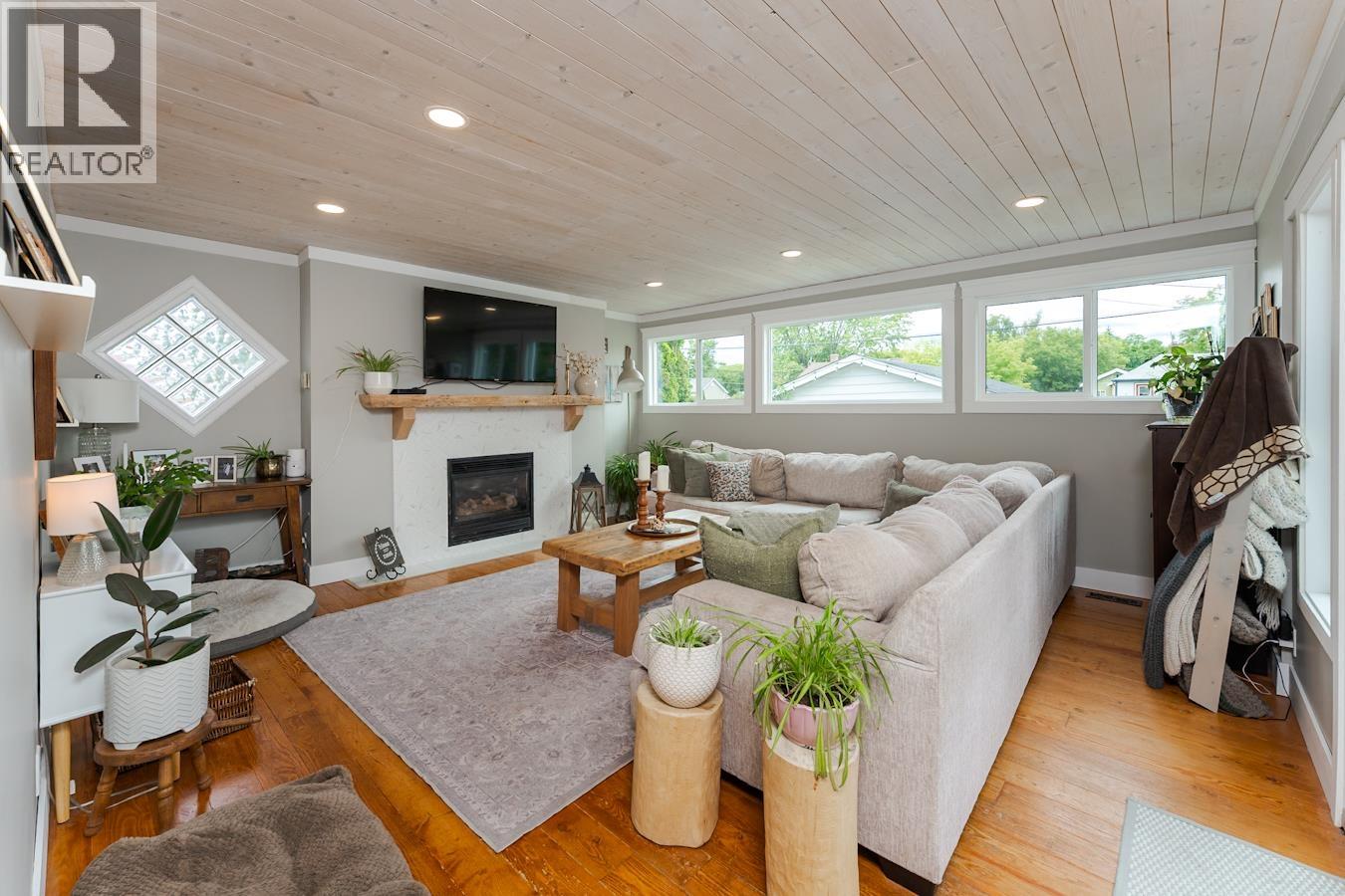1576 HEMLOCK STREET - 1