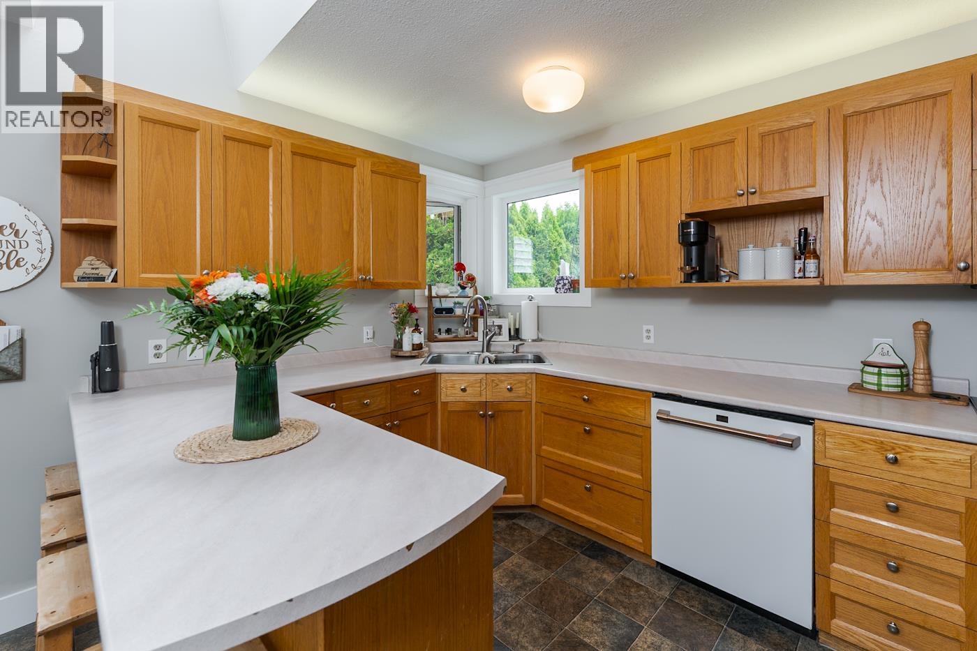 Photo 12 of 41 — 1576 HEMLOCK STREET · Prince George, BC