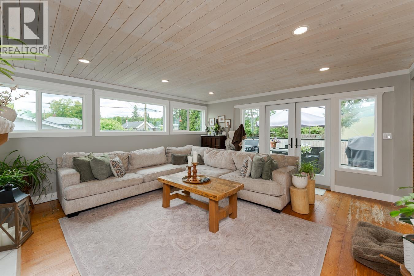 1576 HEMLOCK STREET - 7