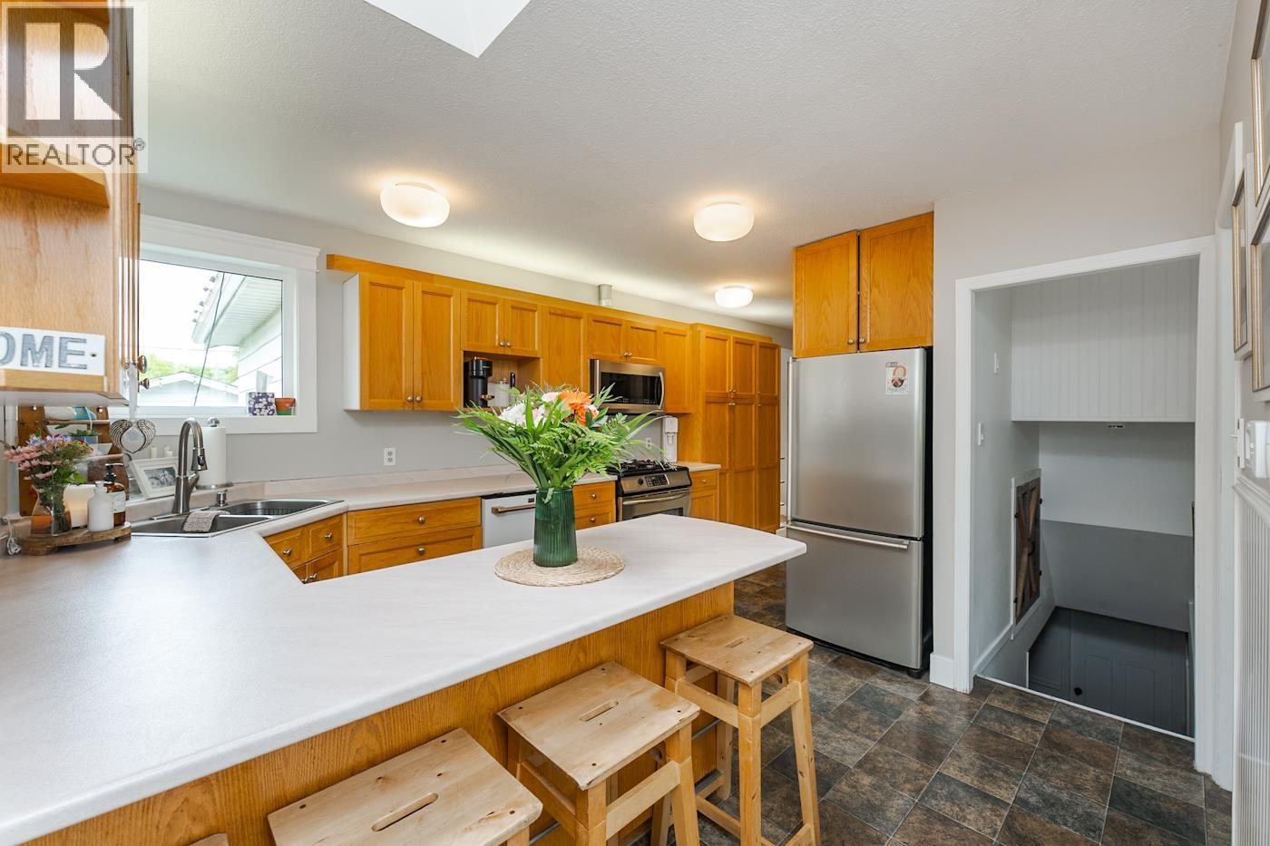 1576 HEMLOCK STREET - 9
