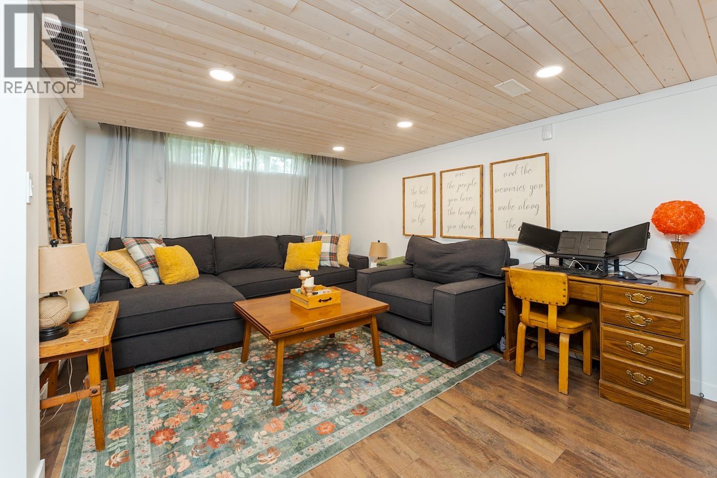 1576 HEMLOCK STREET - 22