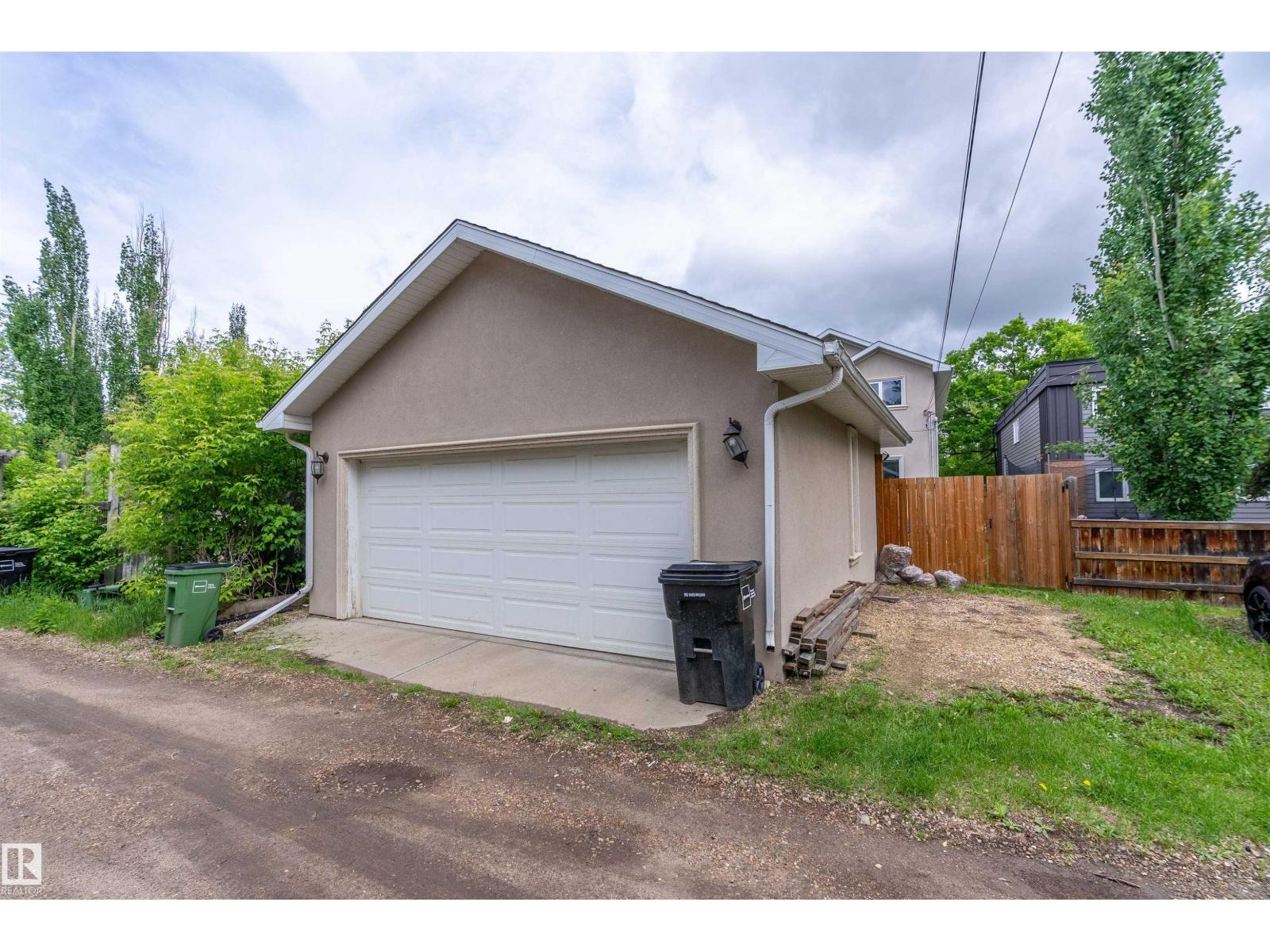 10623 75 Avenue NW - Photo 11