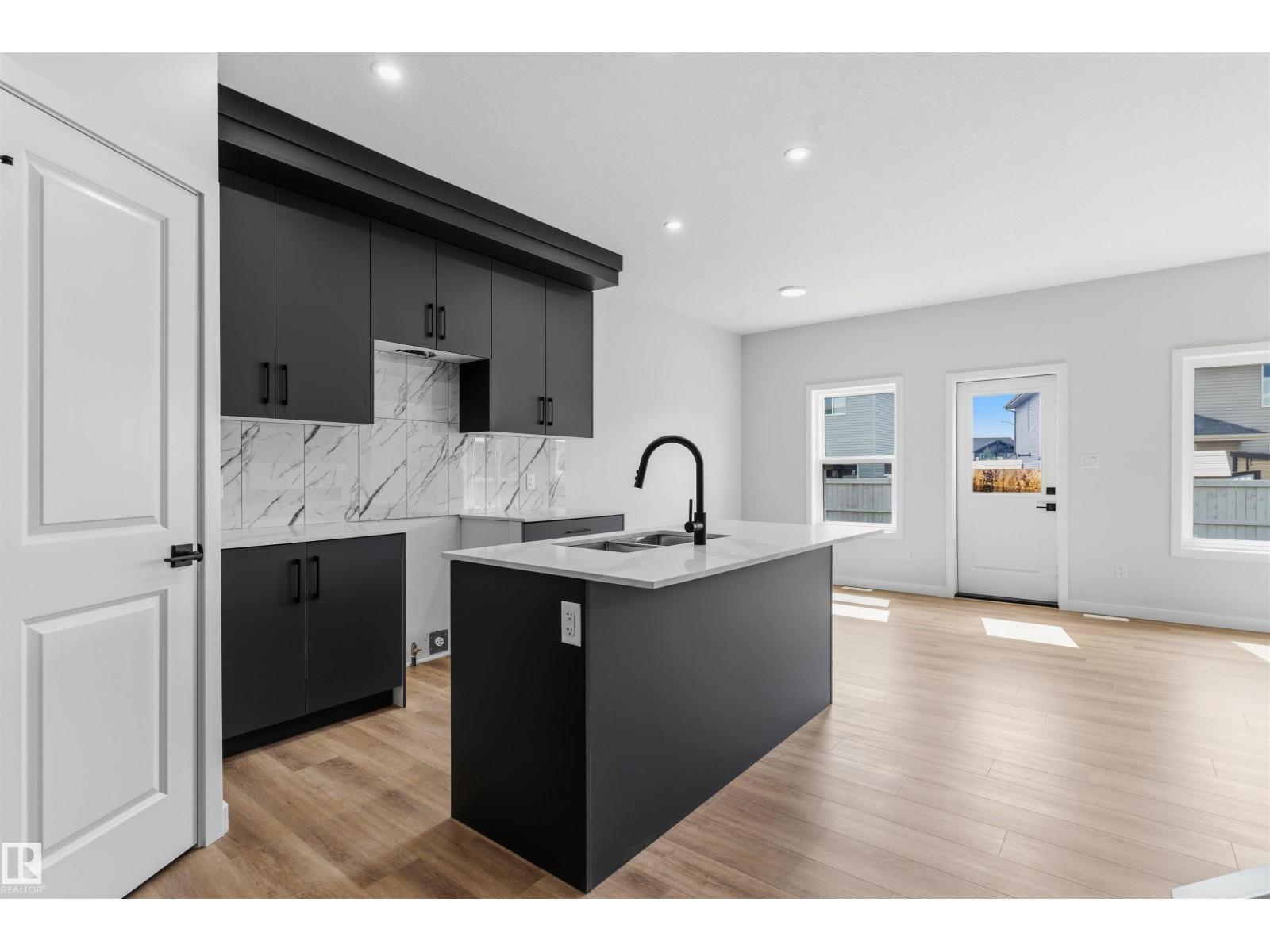 8815 181 AV NW, Klarvatten, Edmonton photo 3