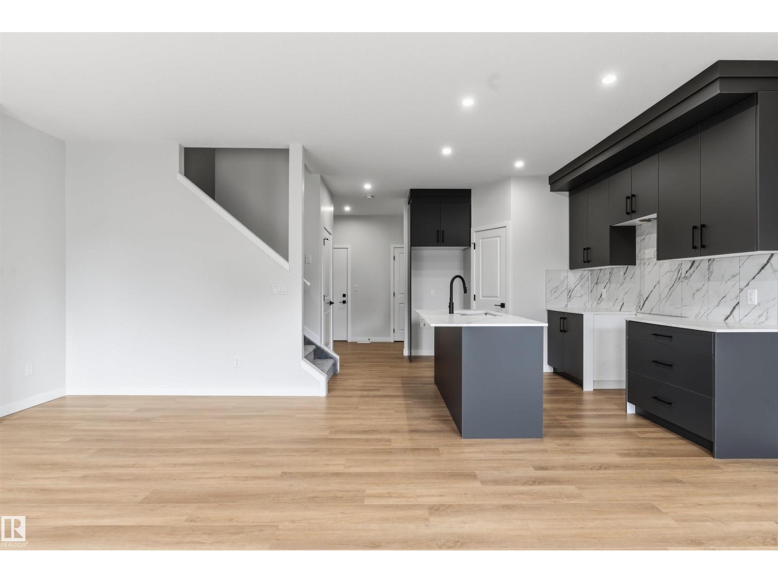 8815 181 AV NW - 5