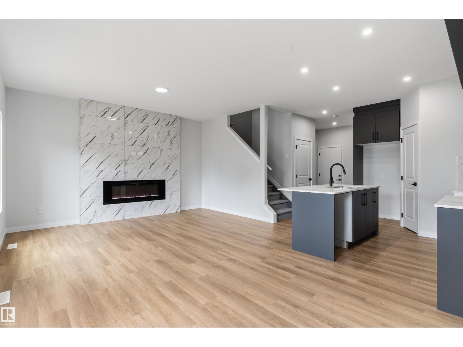 8815 181 AV NW - 4