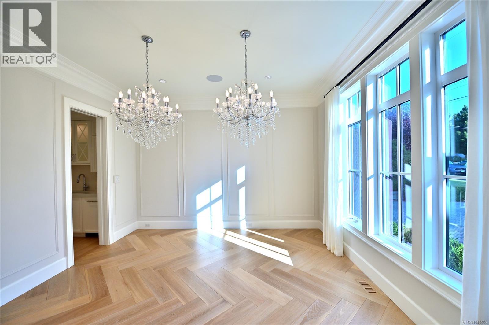 2777 Dewdney Ave - 14