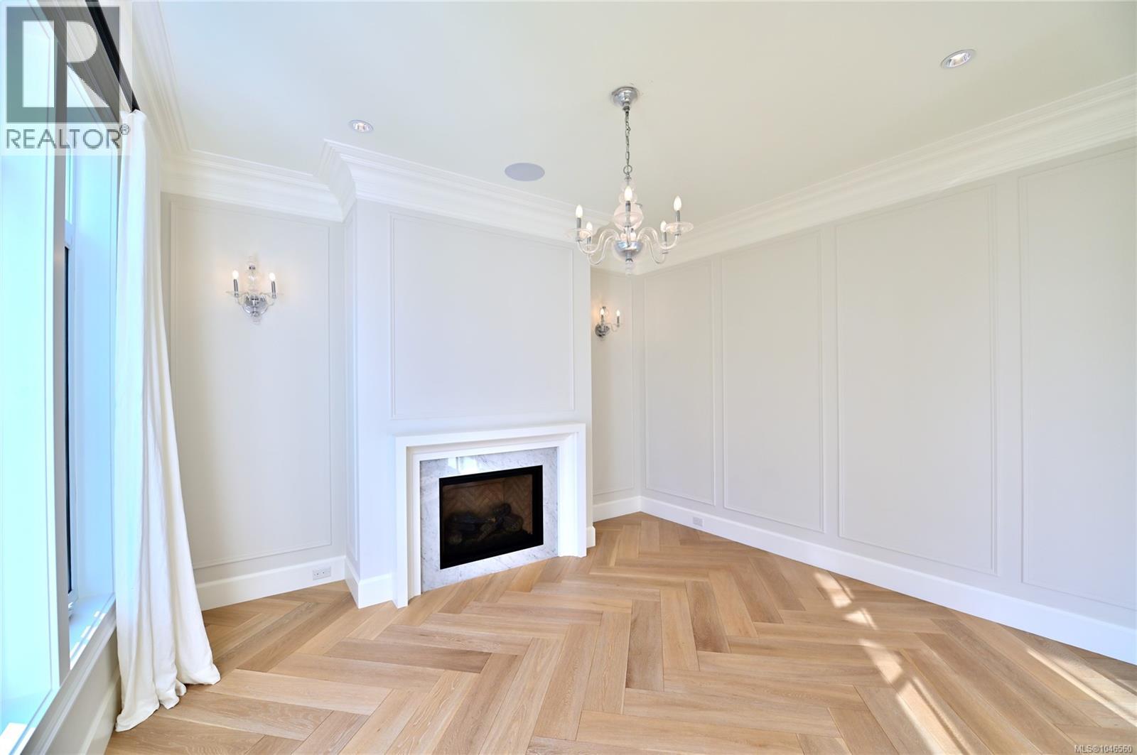 2777 Dewdney Ave - 17