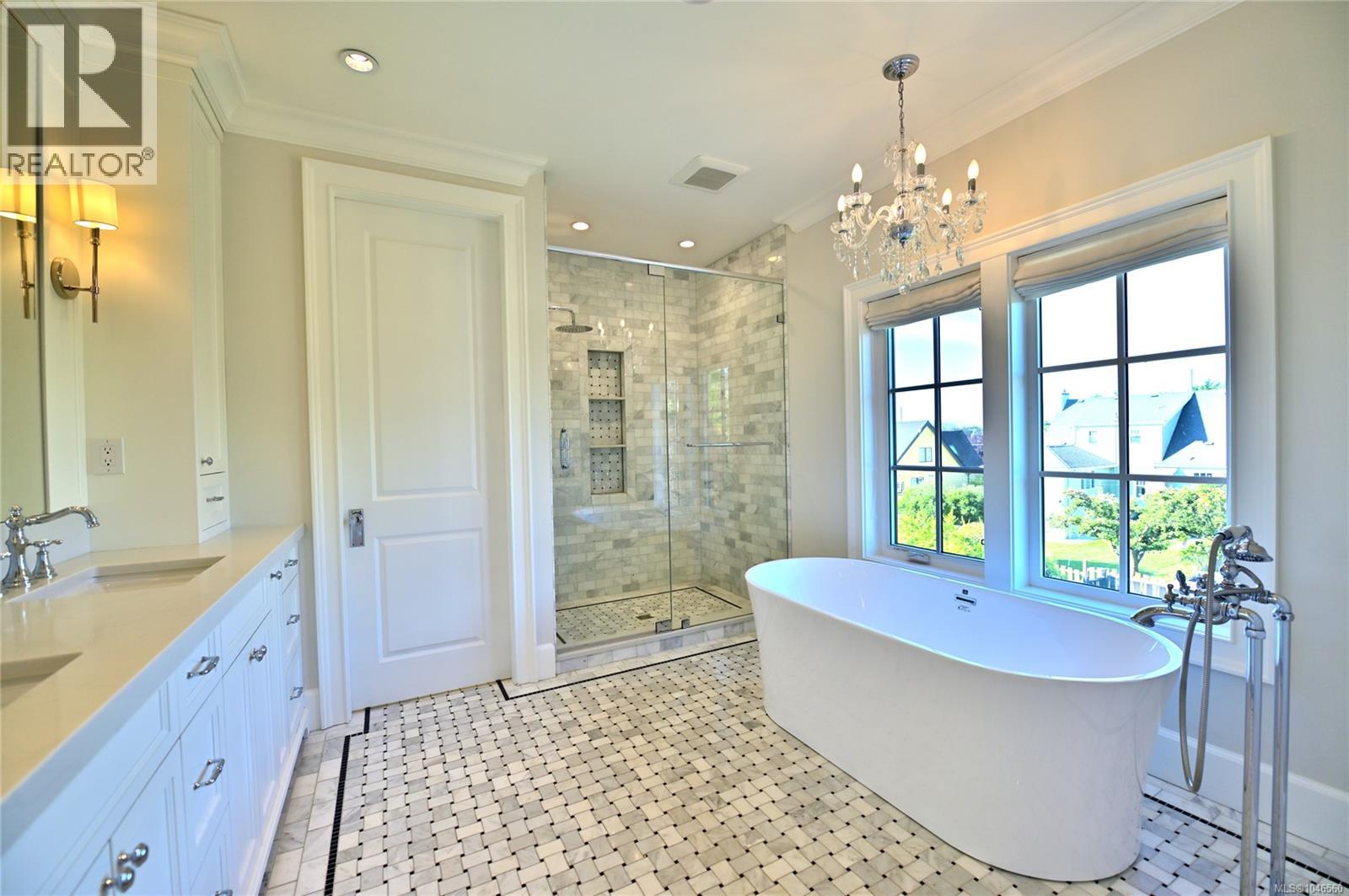 2777 Dewdney Ave - 29
